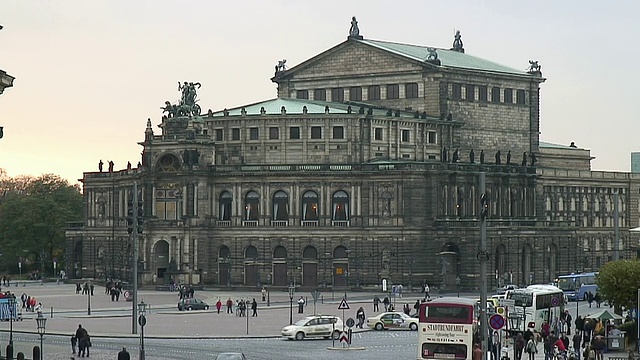 剧院广场和Semperoper /德累斯顿，萨克森，德国视频素材