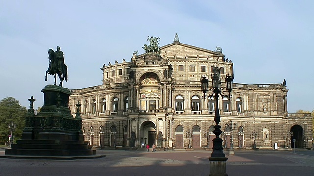 剧院广场和Semperoper /德累斯顿，萨克森，德国视频素材