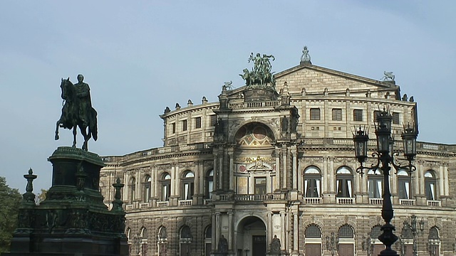 剧院广场和Semperoper /德累斯顿，萨克森，德国视频素材