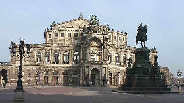 剧院广场和Semperoper /德累斯顿，萨克森，德国视频素材