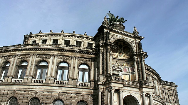 MS Shot of Semperoper /德累斯顿，萨克森，德国视频素材