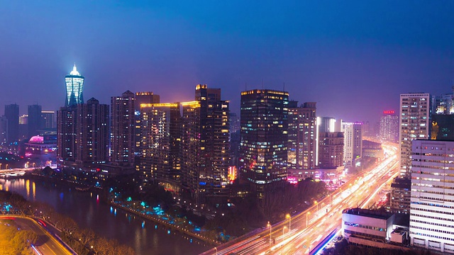 夜晚杭州的天际线，交通和城市景观，时光流逝视频素材