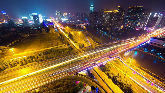 夜晚杭州的天际线，交通和城市景观，时光流逝视频素材