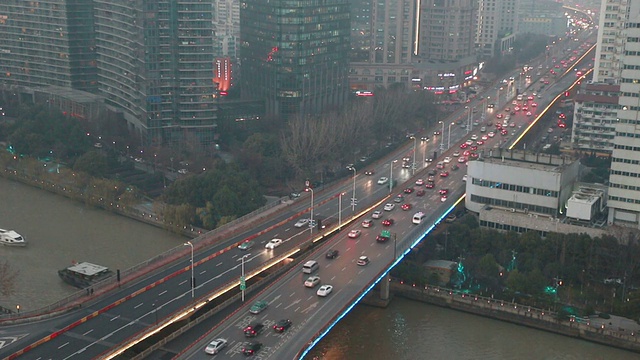 夜晚杭州的天际线、交通和城市景观视频素材