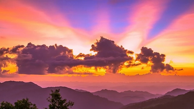 夕阳在山。视频素材