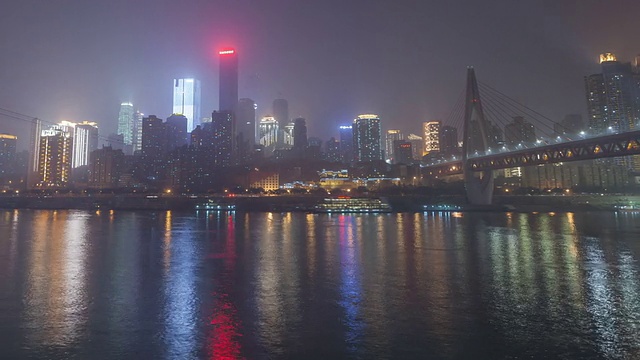 雾夜PAN长江索道/重庆，中国视频素材