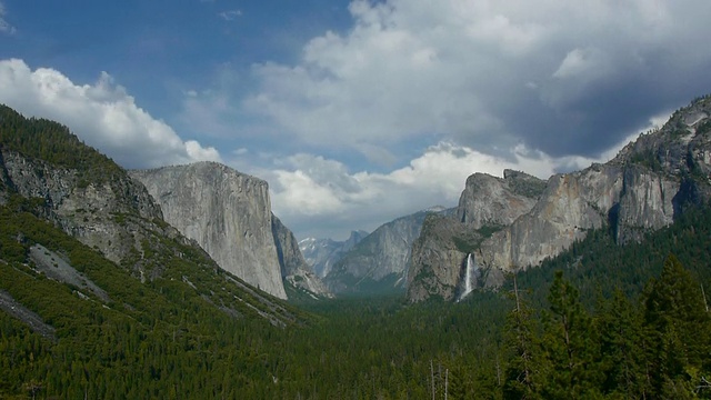 T/L WS El Capitan，布里奇维尔瀑布，半圆顶，在约塞米蒂国家公园，加利福尼亚州视频素材