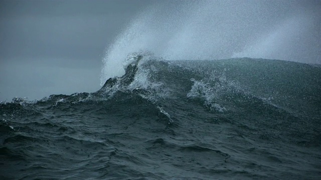 海浪打破视频下载