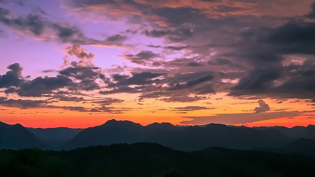 夕阳在山。视频素材