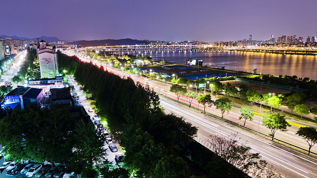 夜景的交通移动的道路和班波达耶桥视频素材