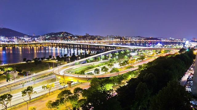 夜景的交通移动的道路和汉南桥视频素材