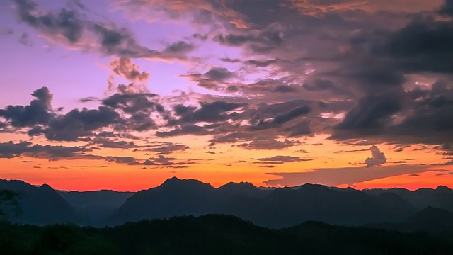 夕阳在山。视频素材