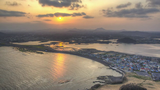 日落的城市和大海视频素材