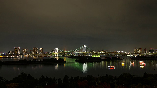 台场彩虹桥从白天到夜晚的景象视频素材