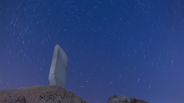 北韩山金珩王三号(韩国国宝3号)的夜景和天空中的星星轨迹视频素材