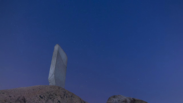 北韩山金珩王三号(韩国国宝3号)的夜景和天空中的星星轨迹视频素材