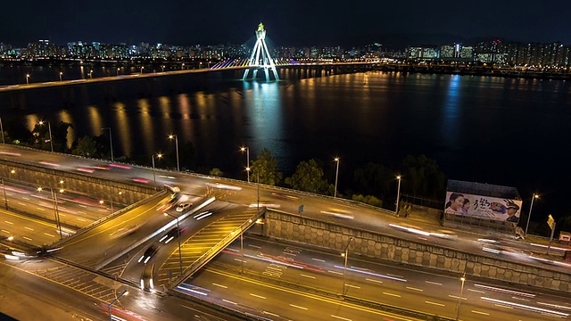 江边本诺公路的夜景，靠近奥林匹克大学桥视频素材