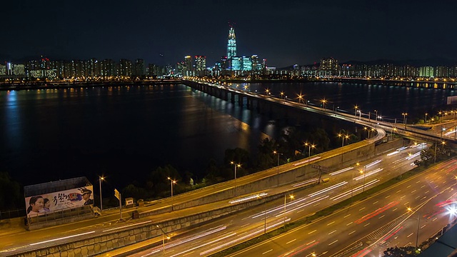 江边本诺路的夜景，靠近Jamsilcheolgyo桥视频素材