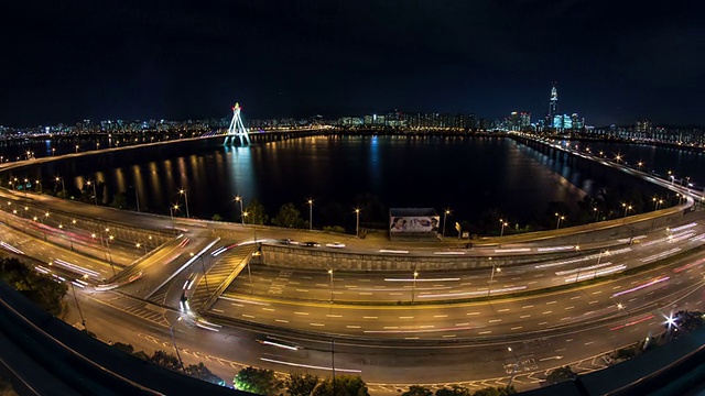 江边本诺公路上的夜景，靠近Jamsilcheolgyo桥和Ollimpikdaegyo桥视频素材