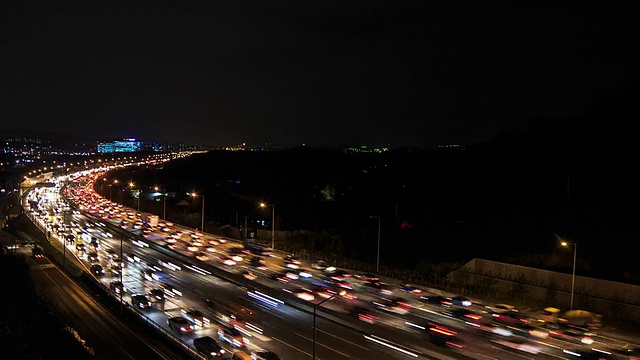 平安公路上的夜景视频素材