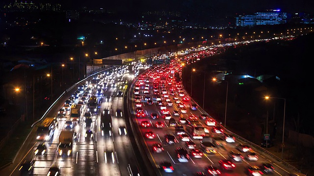 平安公路上的夜景视频素材