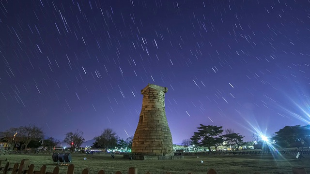 韩国国宝31号天文台夜景及星迹视频素材