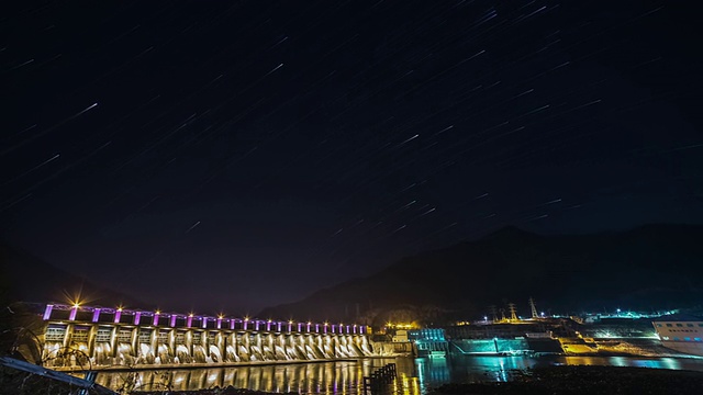 清平大坝的夜景和天上的星迹视频素材