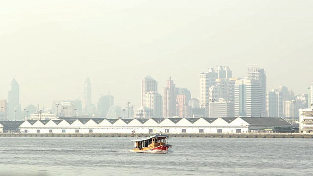 泰国湄南河的城市景观和河景视频素材