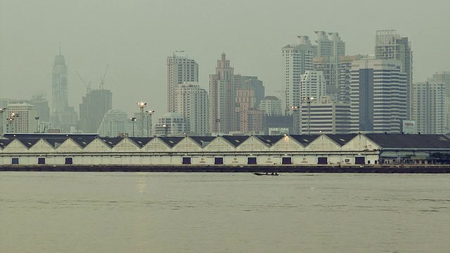 泰国湄南河的城市景观和河景视频素材