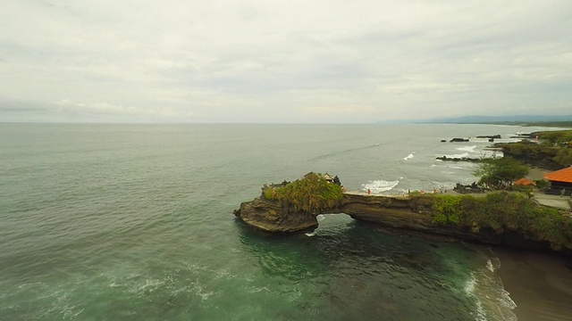 巴厘岛空中寺庙的拱形石视频素材