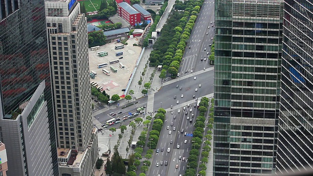 WS HA View of Traffic crossing in Shanghai Pudong金融区/上海，中国视频素材