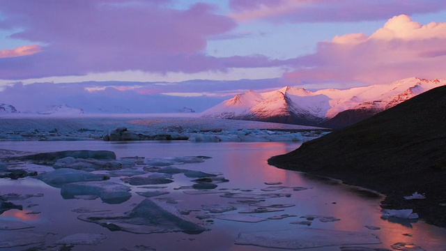 冰山在Jokulsarlon泻湖的时间推移视频素材