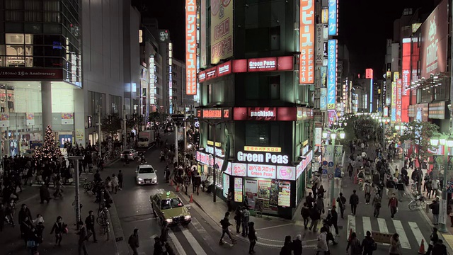 WS HA T/L Cityscape，新宿车站周围的夜晚/新宿，日本东京视频素材