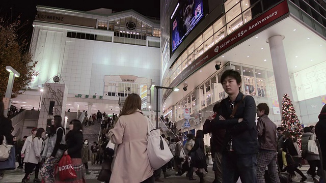 WS Cityscape，新宿车站广场夜景/新宿，日本东京视频素材