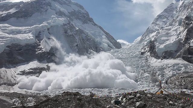 珠峰雪崩视频素材