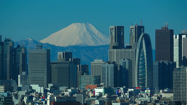 天很好，靠近富士和新宿的建筑视频素材