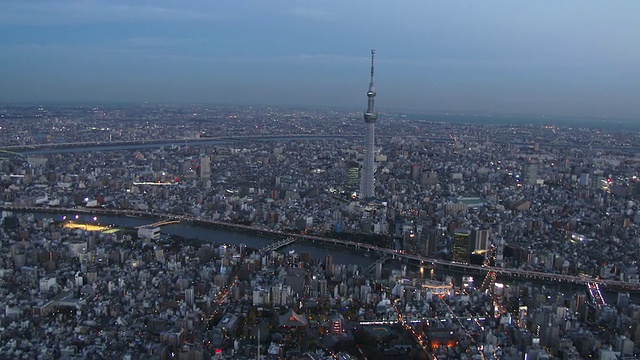 东京天空树鸟瞰图前从直升机视频素材