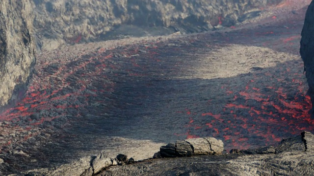 火山喷发和熔岩流视频素材