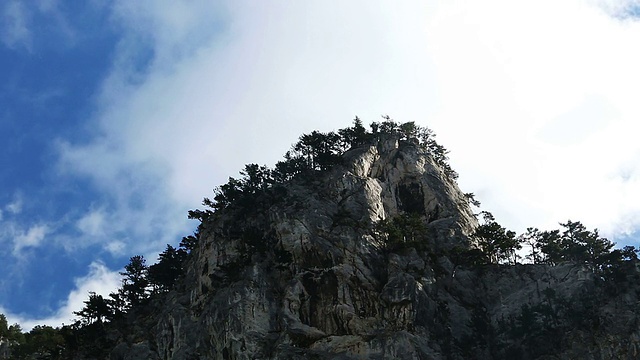 山峰与移动的云视频素材