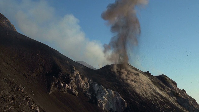 斯特龙博利火山视频下载