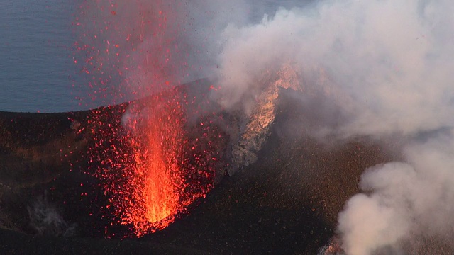 斯特龙博利火山视频下载