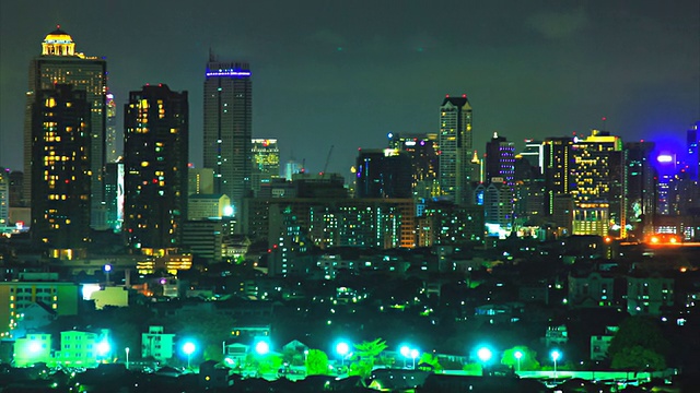 时间流逝——夜间曼谷的天际线。(缩小)视频素材