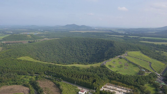 Sangumburi和天际线的煤渣锥视频素材