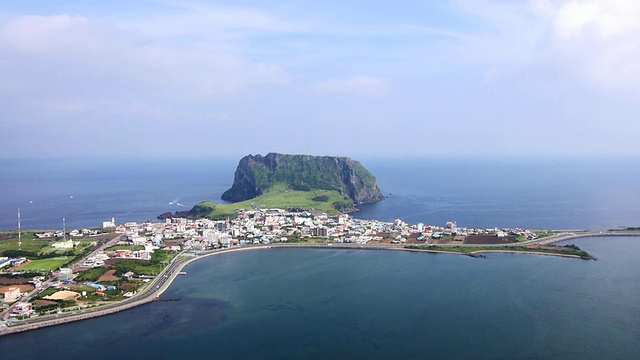 城山一泉峰悬崖景观(联合国教科文组织世界遗产)视频素材