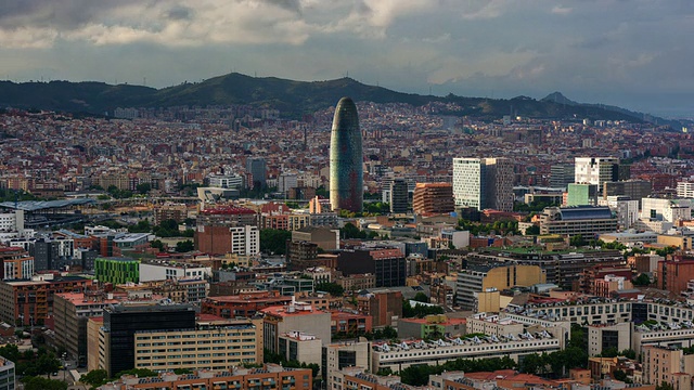 巴塞罗那天际线的时间流逝与Torre Agbar，西班牙视频素材