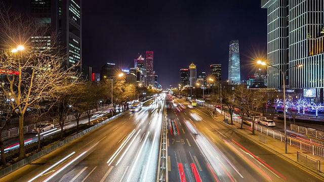 T/L WS ZO Rush Hour Traffic at Night /北京，中国视频素材