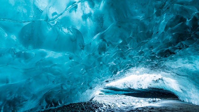 Vatnatjokull冰川的冰洞视频素材