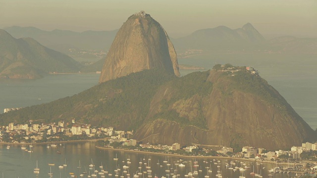 海景与顶天建筑视频素材