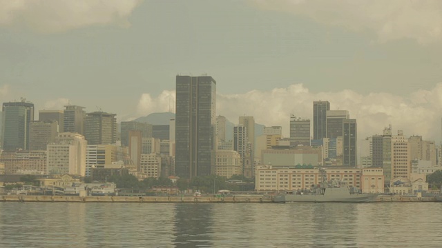 临空建筑物临河景视频素材