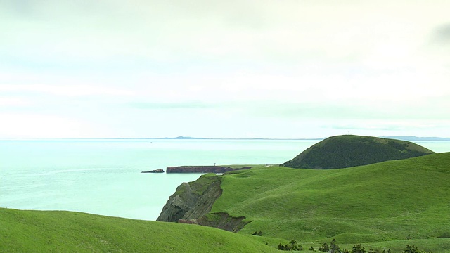 可以看到大海的小山视频素材